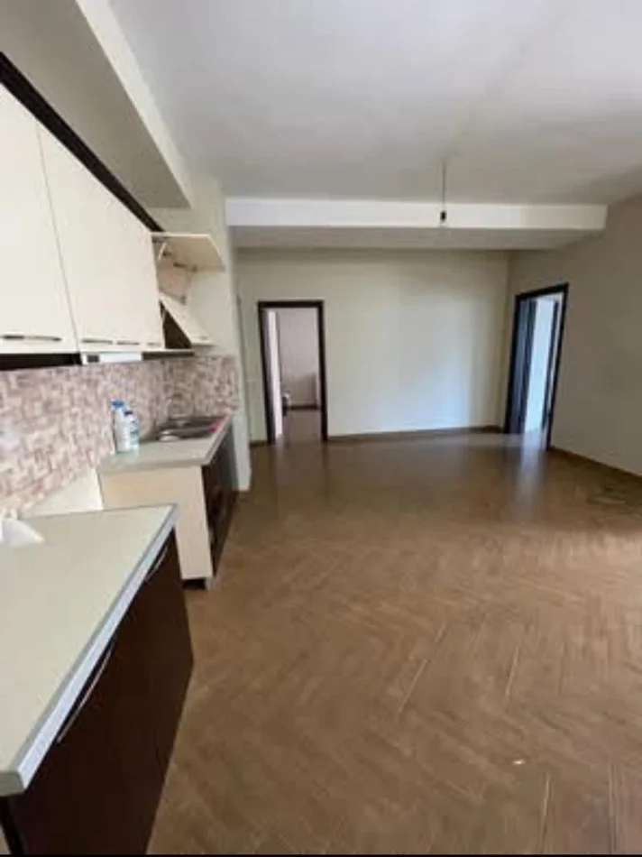 Tirane, jepet me qera apartament 2+1 Kati 8, 106 m² 450 € (Astir)