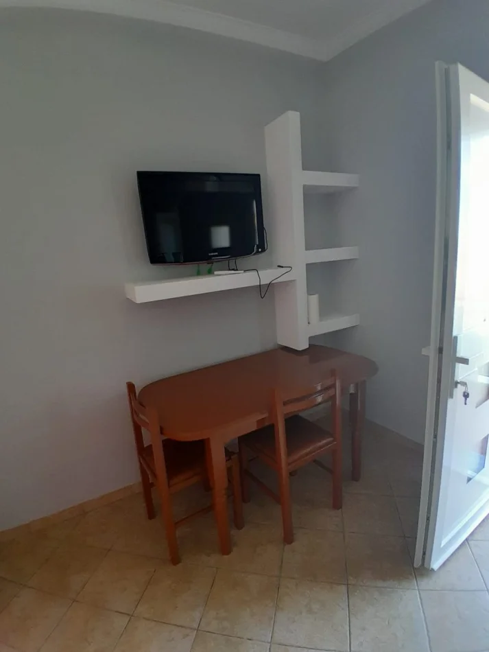 Tirane, jepet me qera apartament 1+1 Kati 2, 55 m² 350 € (Rruga Jordan Misja)