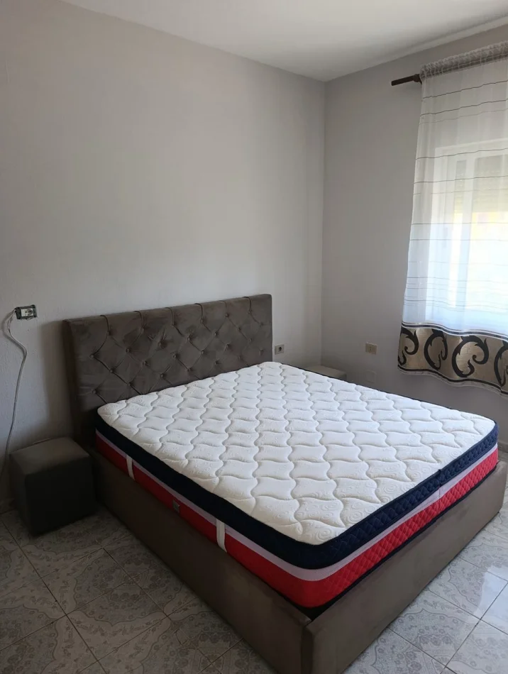 Tirane, jepet me qera apartament 1+1 Kati 2, 70 m² 350 € (Poshte Spitali Amerikan 2)