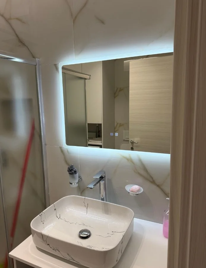 Tirane, jepet me qera apartament 1+1 Kati 4, 75 m² 700 € (Laprake)