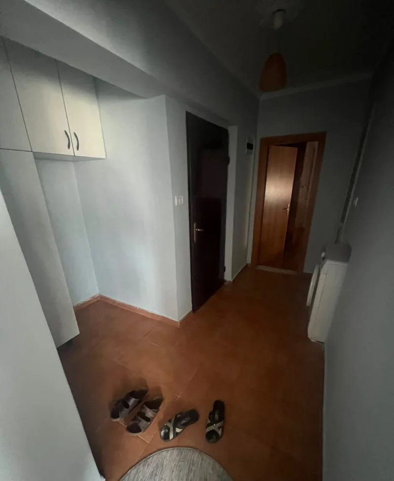 Tirane, jepet me qera apartament 1+1 Kati 5, 56 m² 450 € (Xhamlliku)