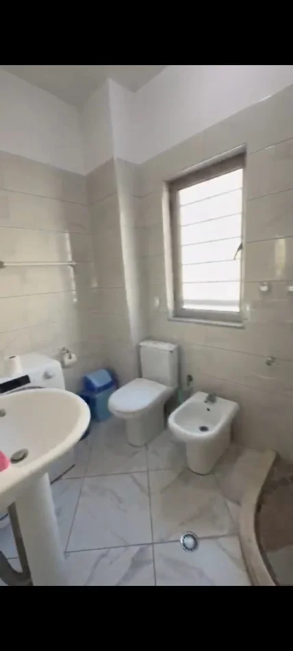 Tirane, jepet me qera apartament 1+1 Kati 7, 70 m² 400 € (Teodor Keko)