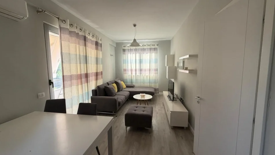 Tirane, jepet me qera apartament 2+1 Kati 4, 80 m² 650 € (Liqeni i Thatë)