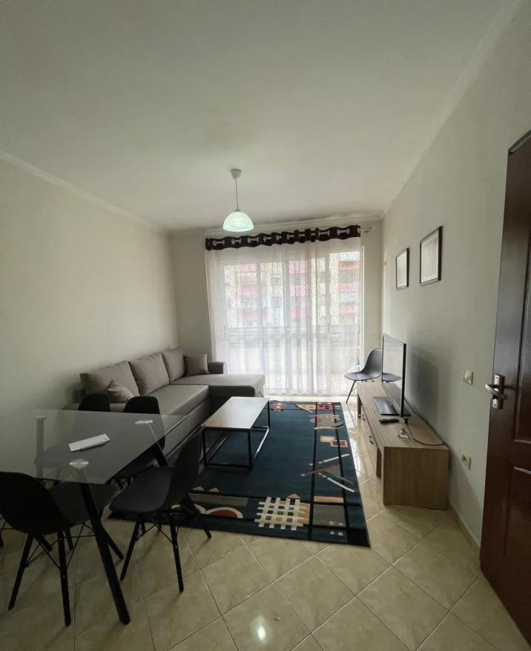 Tirane, jepet me qera apartament 1+1 Kati 5, 60 m² 400 € (Yzberisht)