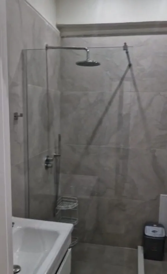 Tirane, jepet me qera apartament 1+1 Kati 4, 65 m² 650 € (Stacioni i Trenit)
