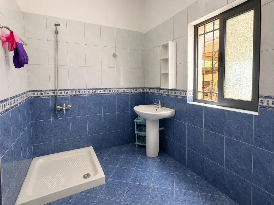 Tirane, jepet me qera apartament 2+1 Kati 1, 100 m² 350 € (pran Rrethrrotullimi 5 maji)