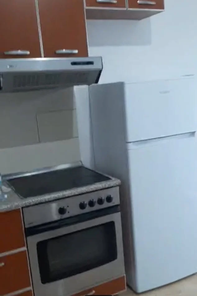 Tirane, jepet me qera apartament 2+1 Kati 3, 70 m² 500 € (Liqeni i Thatë)