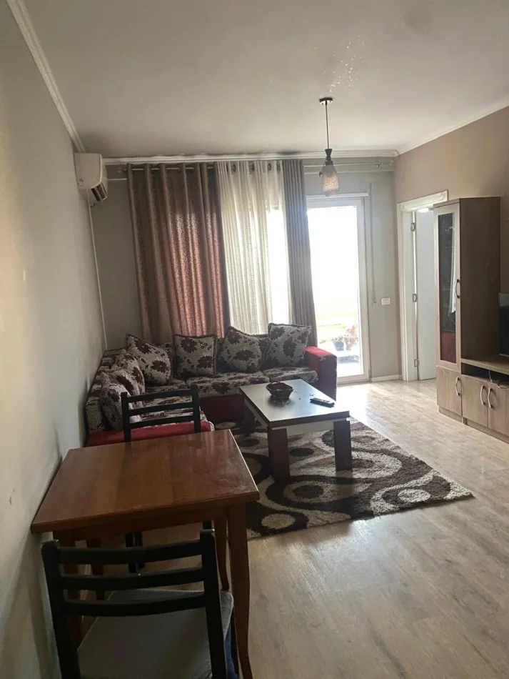 Tirane, jepet me qera apartament 1+1 Kati 3, 80 m² 500 € (Laprakë)