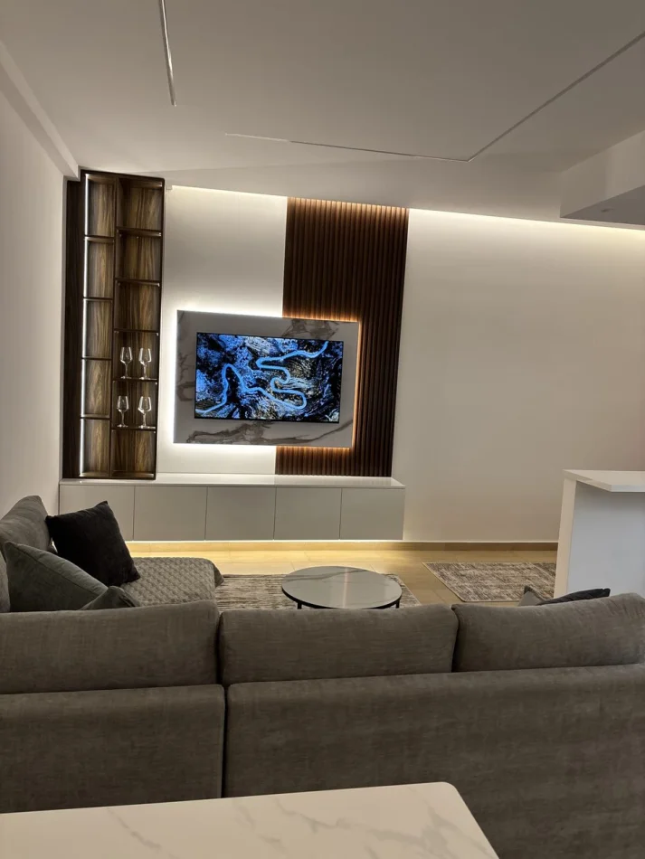 Tirane, jepet me qera apartament 1+1 Kati 4, 63 m² 800 € (Liqeni i Thatë)
