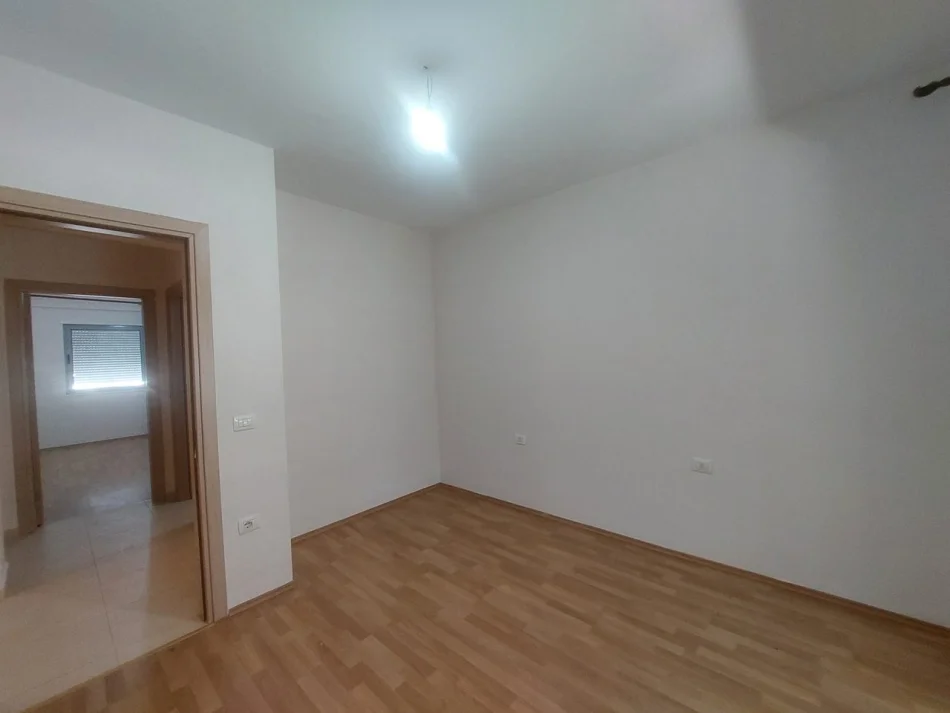 Tirane, jepet me qera apartament 2+1 Kati 5, 90 m² 450 € (Rruga 5 Maji)