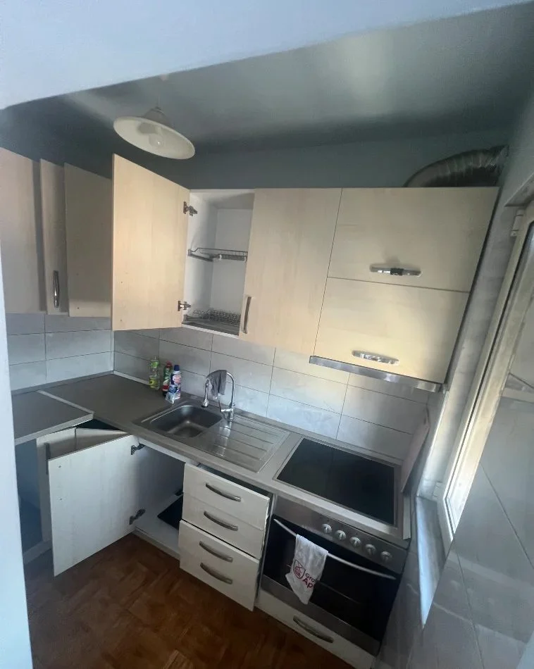 Tirane, jepet me qera apartament 1+1 Kati 5, 56 m² 420 € (Qsut)