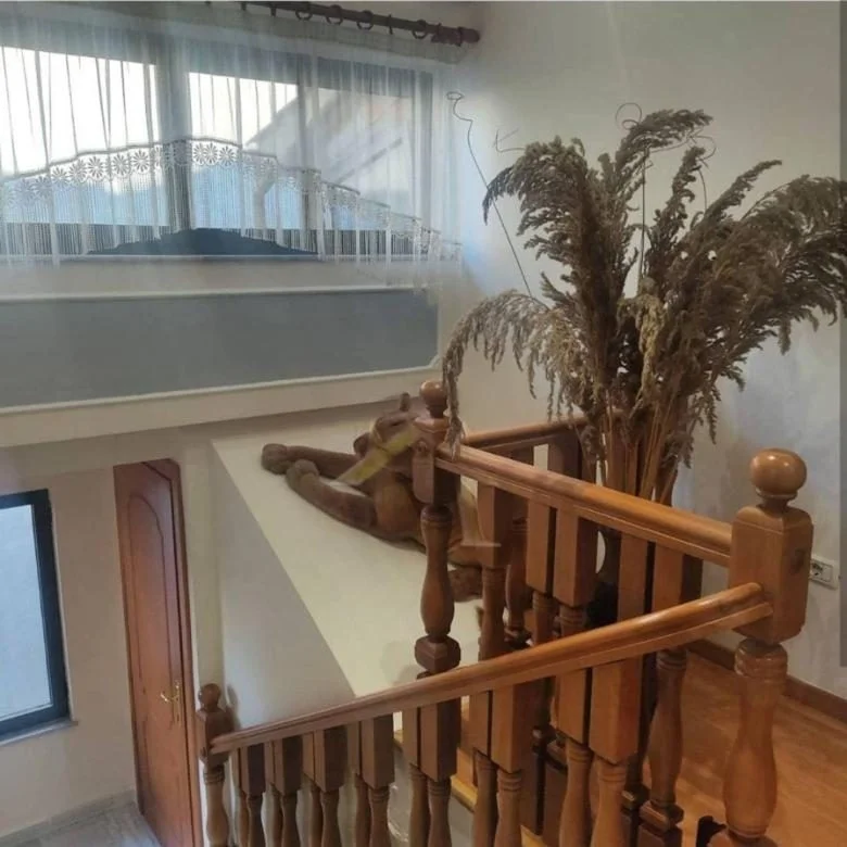 Tirane, jepet me qera apartament 2+1 Kati 3, 80 m² 500 € (Rruga 5 Maji)