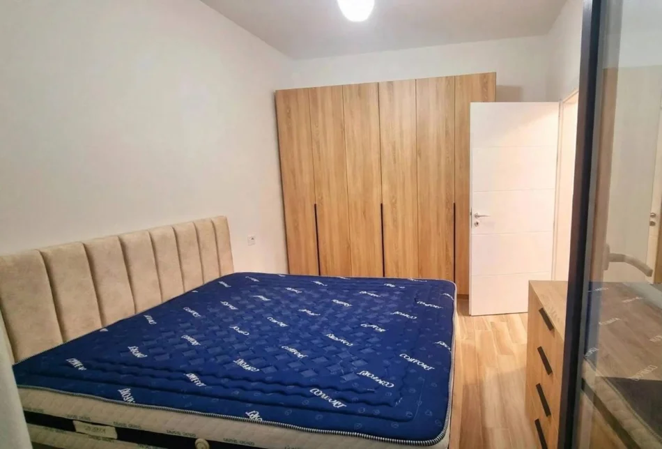 Tirane, jepet me qera apartament 1+1 Kati 4, 70 m² 500 € (Fusha Aviacionit)