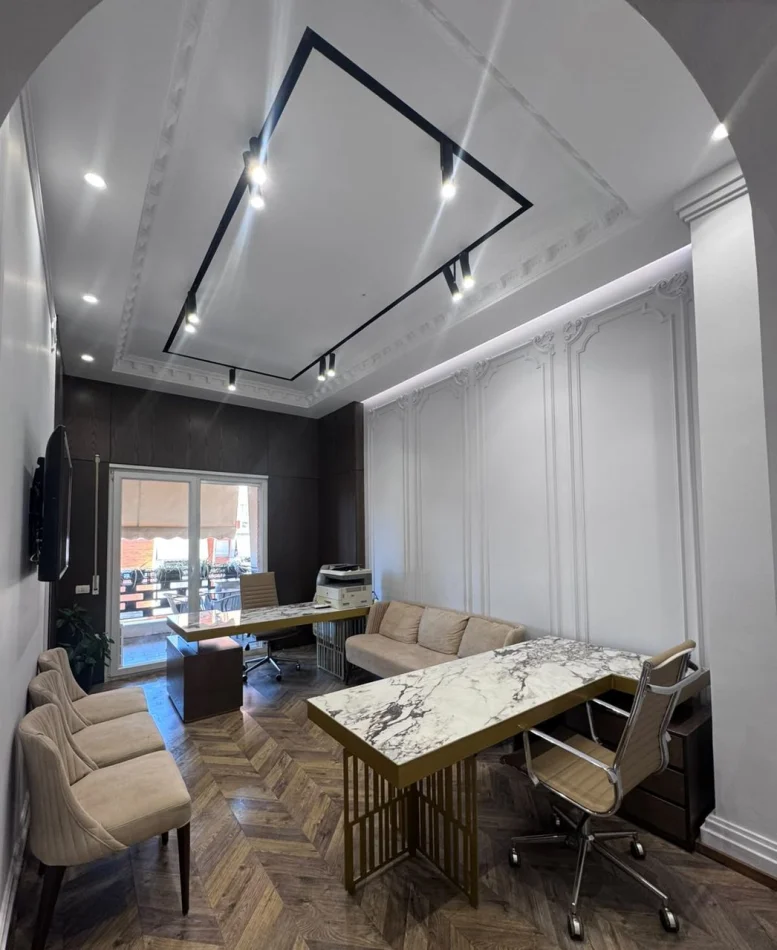 Tirane, jepet me qera ambjent biznesi Kati 7, 55 m² 650 € (American Hospital 3)