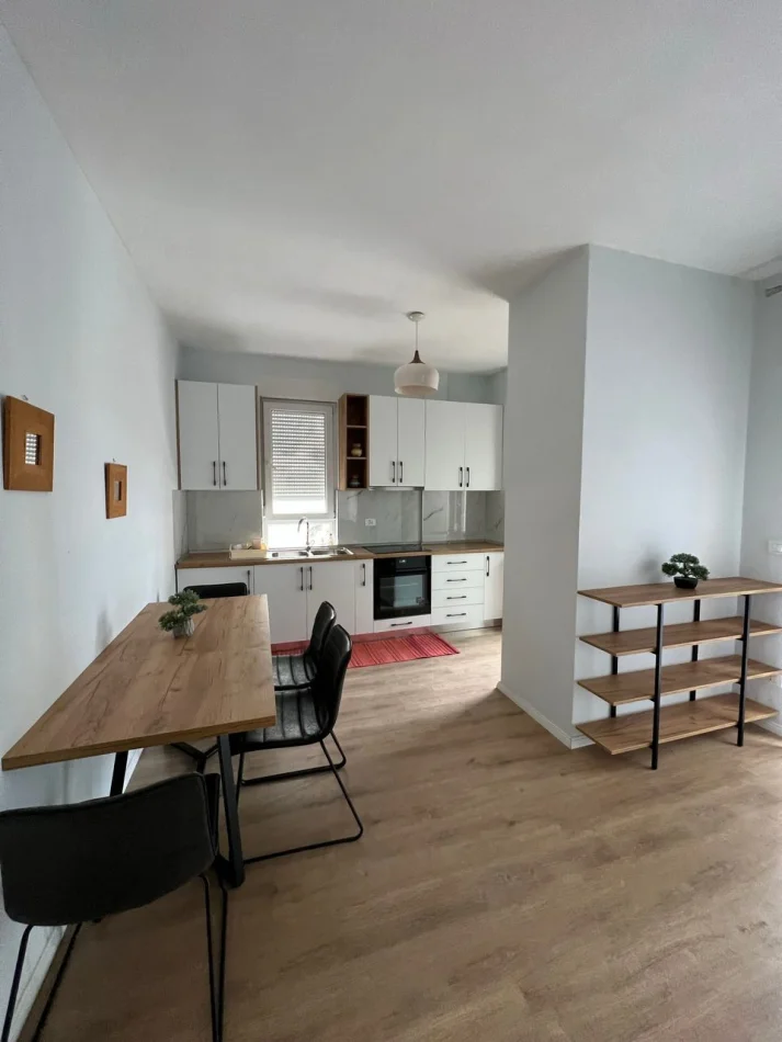 Tirane, jepet me qera apartament 2+1 Kati 3, 110 m² 700 € (Laprakë)