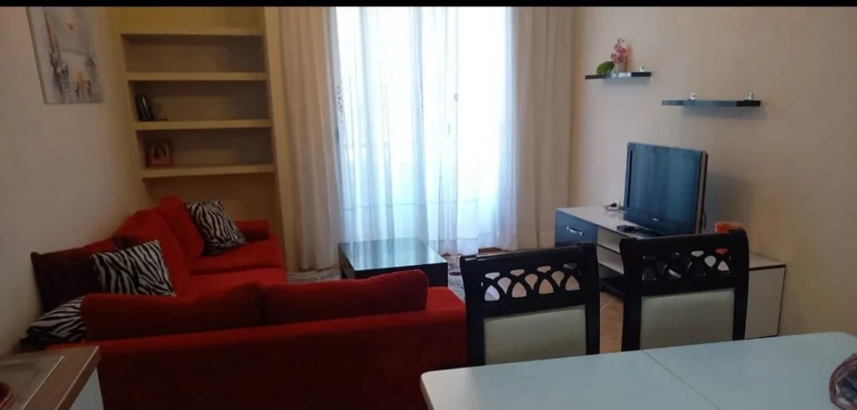 Tirane, jepet me qera apartament 2+1 Kati 1, 120 m² 500 € (Bulevardi I Ri)