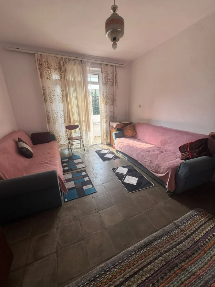 Tirane, jepet me qera apartament 2+1 Kati 3, 75 m² 450 € (Rruga e Dibres)
