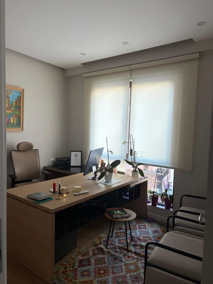 Tirane, jepet me qera ambjent biznesi Kati 3, 60 m² 700 € (Rruga Myslym Shyri)