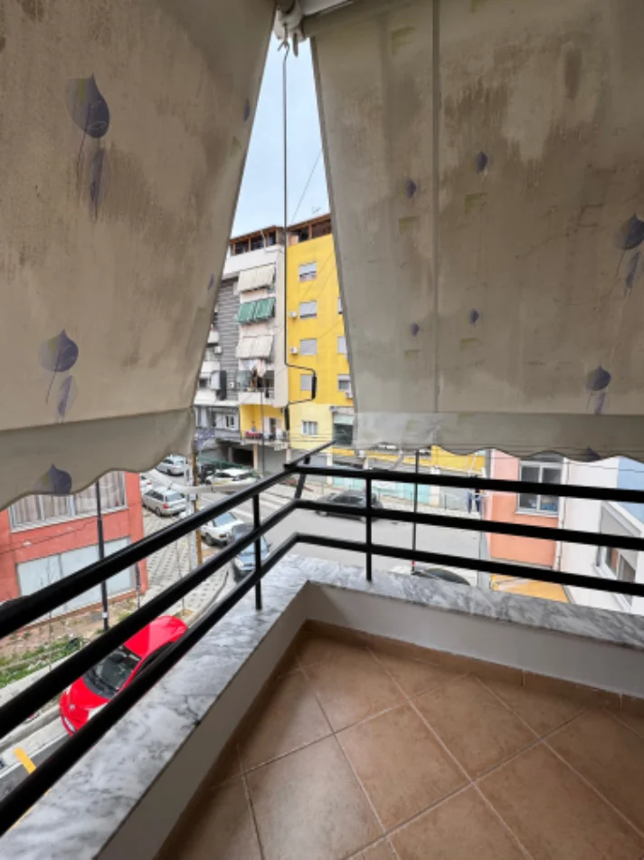 Tirane, jepet me qera apartament 1+1 Kati 2, 64 m² 400 € (Fresk prane Pasticeri Melisa)