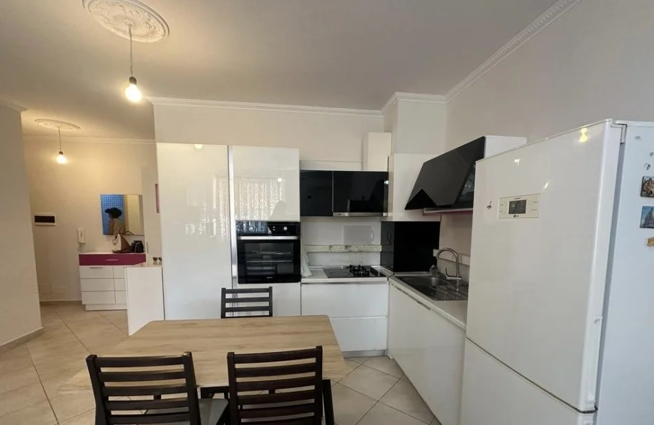 Tirane, shitet apartament 2+1 Kati 4, 70 m² 130.000 € 