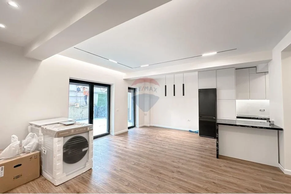 Tirane, shitet apartament 3+1 , 129 m² 329.000 € 