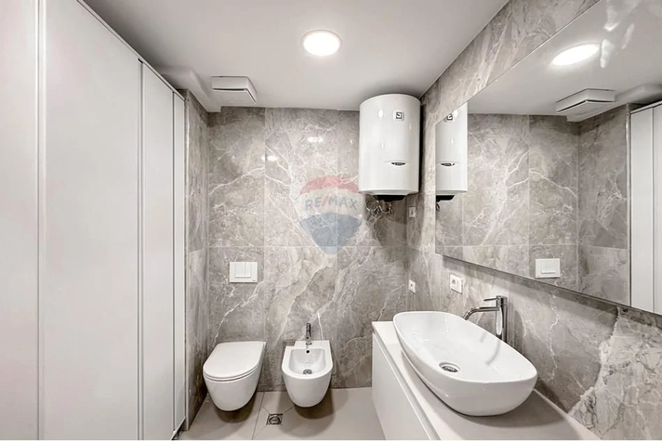 Tirane, shitet apartament 3+1 , 129 m² 329.000 € 