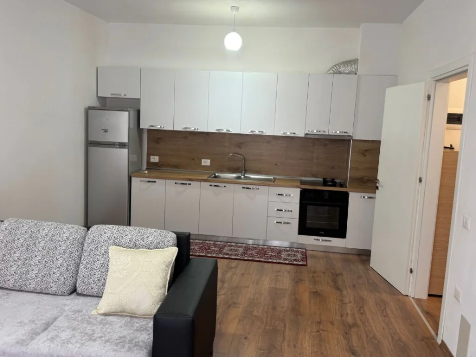 Shqiperi, jepet me qera apartament 1+1 , 70 m² 350 € (Rruga bulevardi bru)
