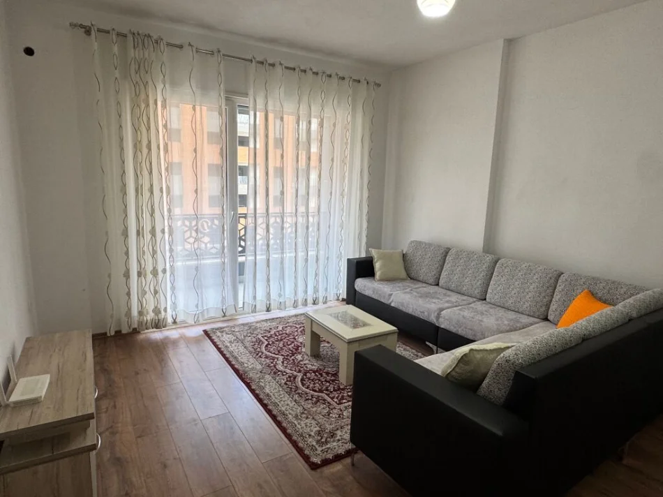 Shqiperi, jepet me qera apartament 1+1 , 70 m² 350 € (Rruga bulevardi bru)