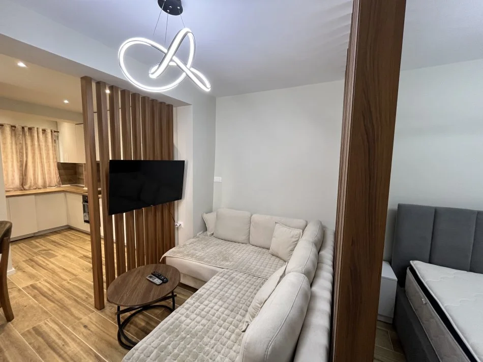 Tirane, jepet me qera 1+1, , 8 m² 