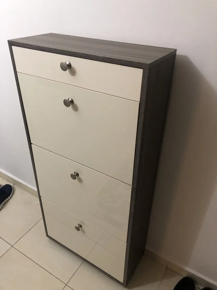 Tirane, shes mobilje TV dhe mbajtese kepucesh 15.000 leke te reja + 4.000 leke te reja