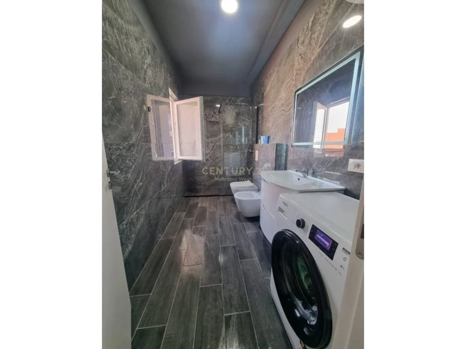 Tirane, shes apartament 1+1+Aneks+Ballkon Kati 8, 68 m² 209.000 € 