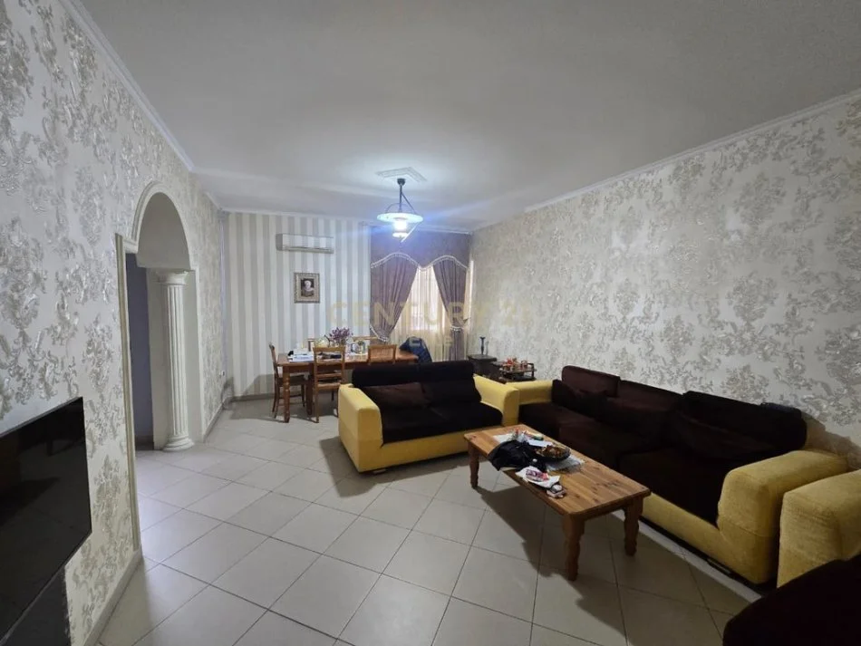 Tirane, shitet apartament 3+1+Aneks+Ballkon Kati 3, 130 m² 320.000 € (Irfan Tomini)