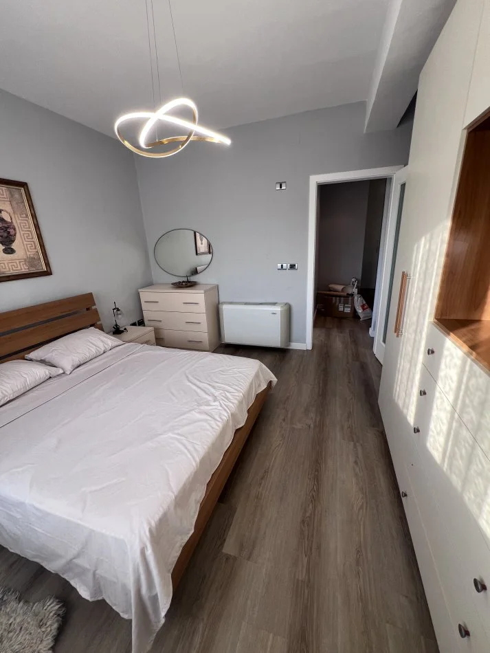 Tirane, jepet me qera apartament 2+1+Ballkon Kati 4, 100 m²
