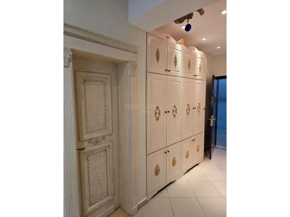 Tirane, shitet apartament 3+1+Aneks+Ballkon Kati 3, 130 m² 320.000 € (Irfan Tomini)