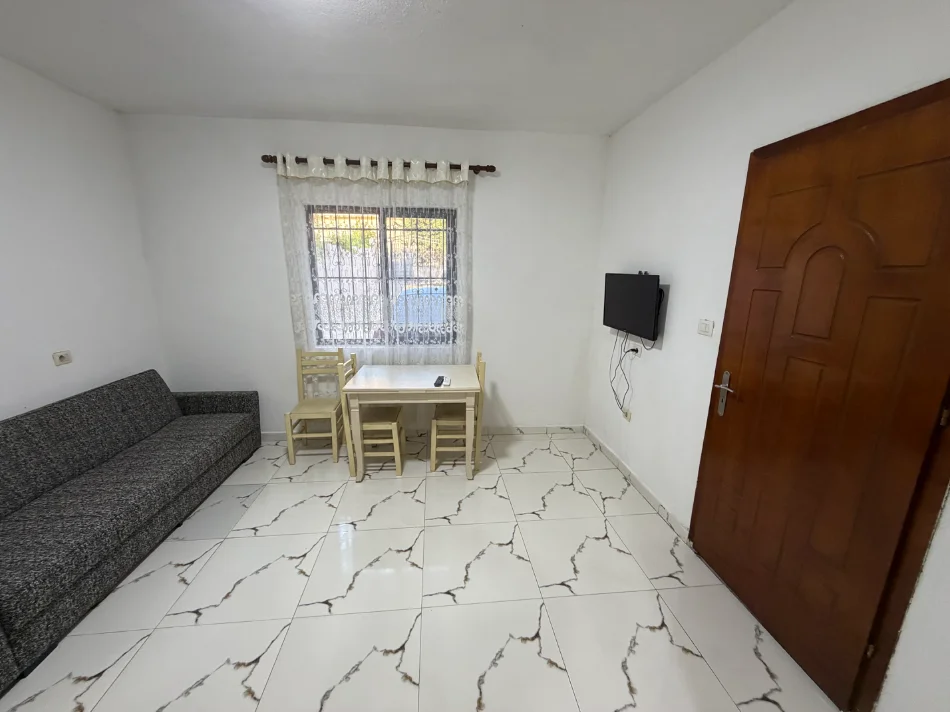 Tirane, jepet me qera apartament+verande  1+1 Kati 0, 30.000 leke i diskutueshem (Rruga Dino Kalenja , Paskuqan 2)