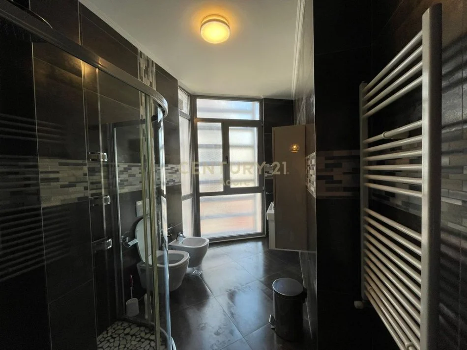 Tirane, jepet me qera apartament 2+1+Ballkon Kati 3, 1.400 € 