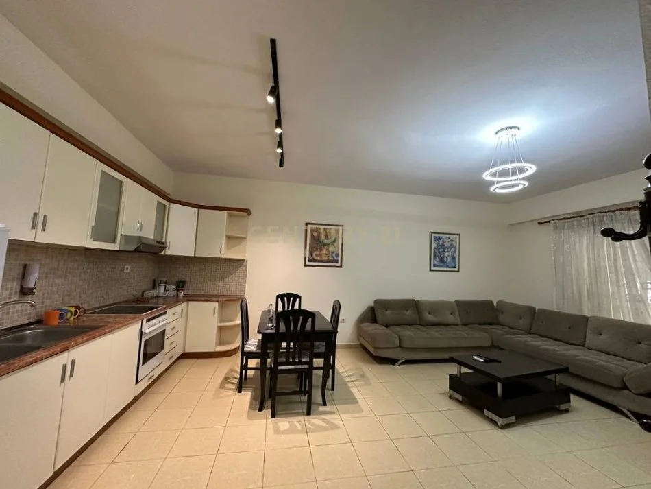 Tirane, jepet me qera apartament 1+1 Kati 2, 75 m² 550 € (Rr.Ramazan Shijaku)