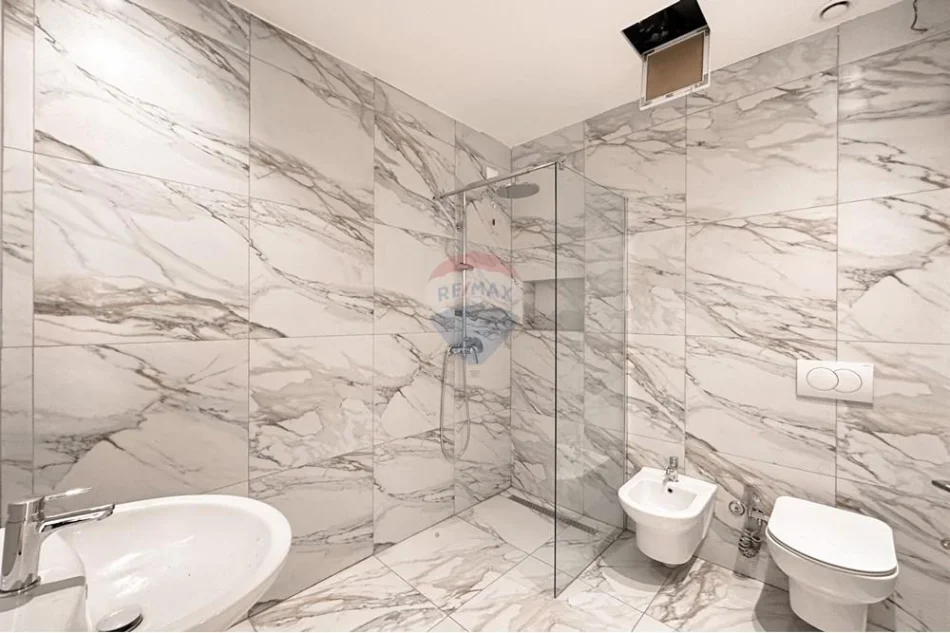 Tirane, shitet apartament 2+1 , 139 m² 448.000 € 