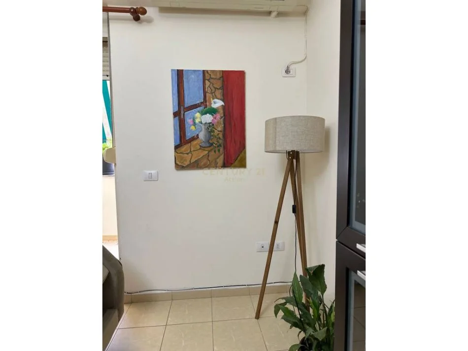 Tirane, jepet me qera apartament 1+1 Kati 2, 75 m² 550 € (Rr.Ramazan Shijaku)