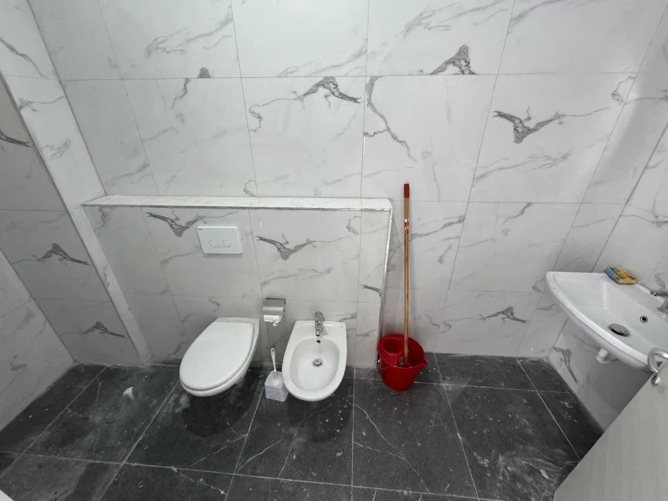 Tirane, jepet me qera apartament 2+1+Ballkon Kati 3, 90 m² 700 € (Myslym shyri)