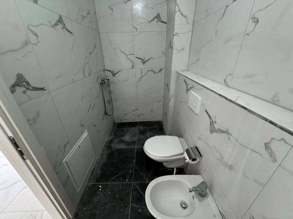 Tirane, jepet me qera apartament 2+1+Ballkon Kati 3, 90 m² 700 € (Myslym shyri)