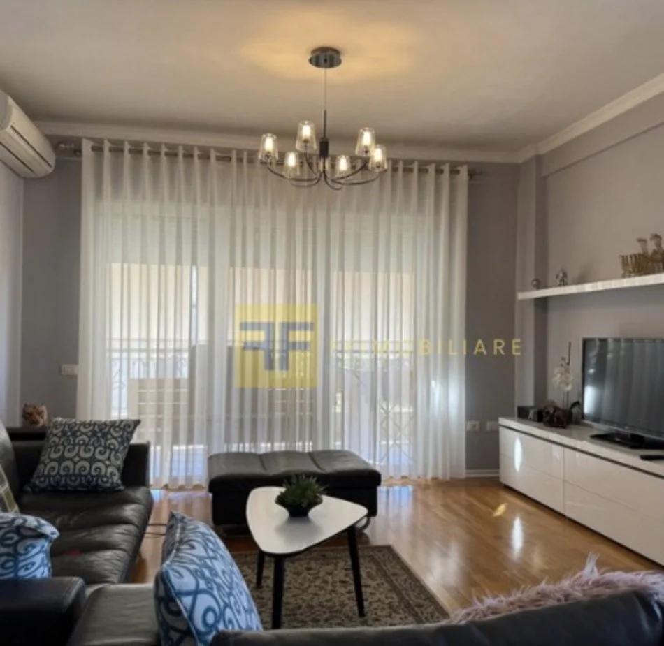 Tirane, jepet me qera apartament , 1.200 € 