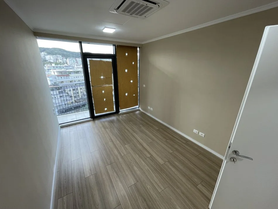 Tirane, jepet me qera apartament 2+1+Aneks+Ballkon Kati 10, 120 m² 1.500 € (Liqeni Artificial)