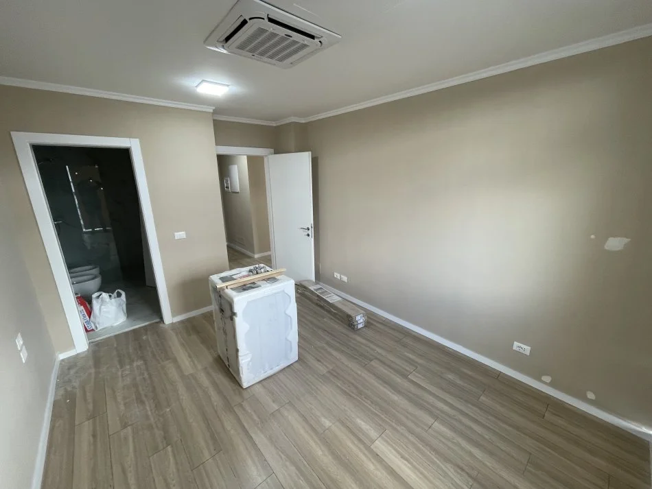 Tirane, jepet me qera apartament 2+1+Aneks+Ballkon Kati 10, 120 m² 1.500 € (Liqeni Artificial)