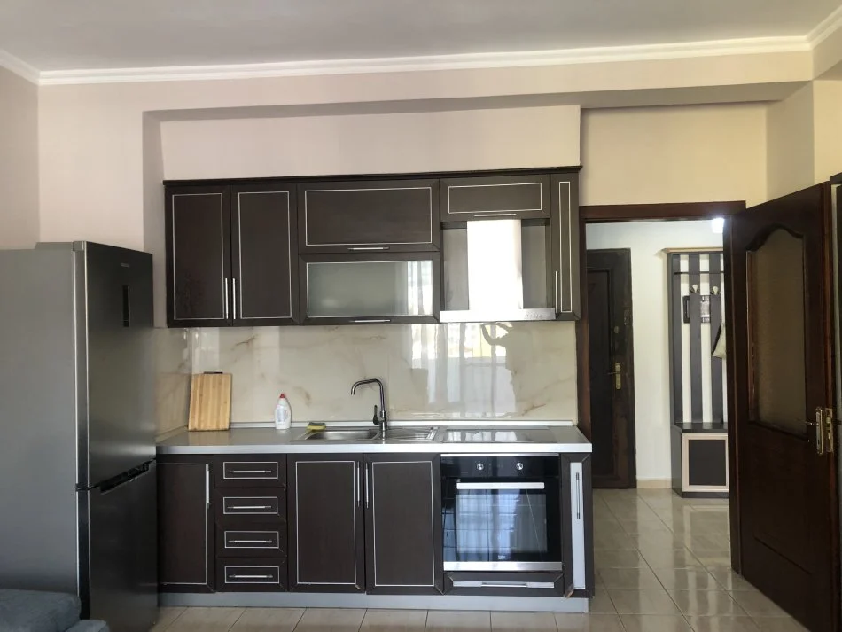 Tirane, jepet me qera apartament 1+1+Ballkon Kati 6, 70 m² 840 € (Rruga Gjon Buzuku)