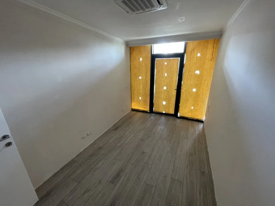 Tirane, jepet me qera apartament 2+1+Aneks+Ballkon Kati 2, 110 m² 1.200 € (Liqeni Artificial)