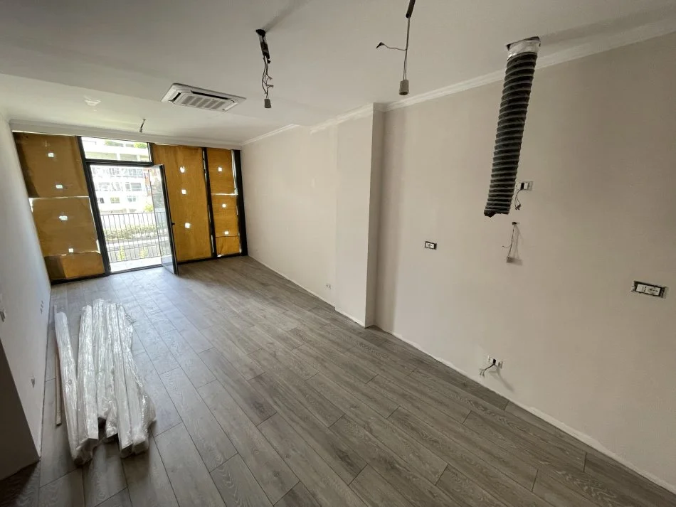 Tirane, jepet me qera apartament 2+1+Aneks+Ballkon Kati 2, 110 m² 1.200 € (Liqeni Artificial)