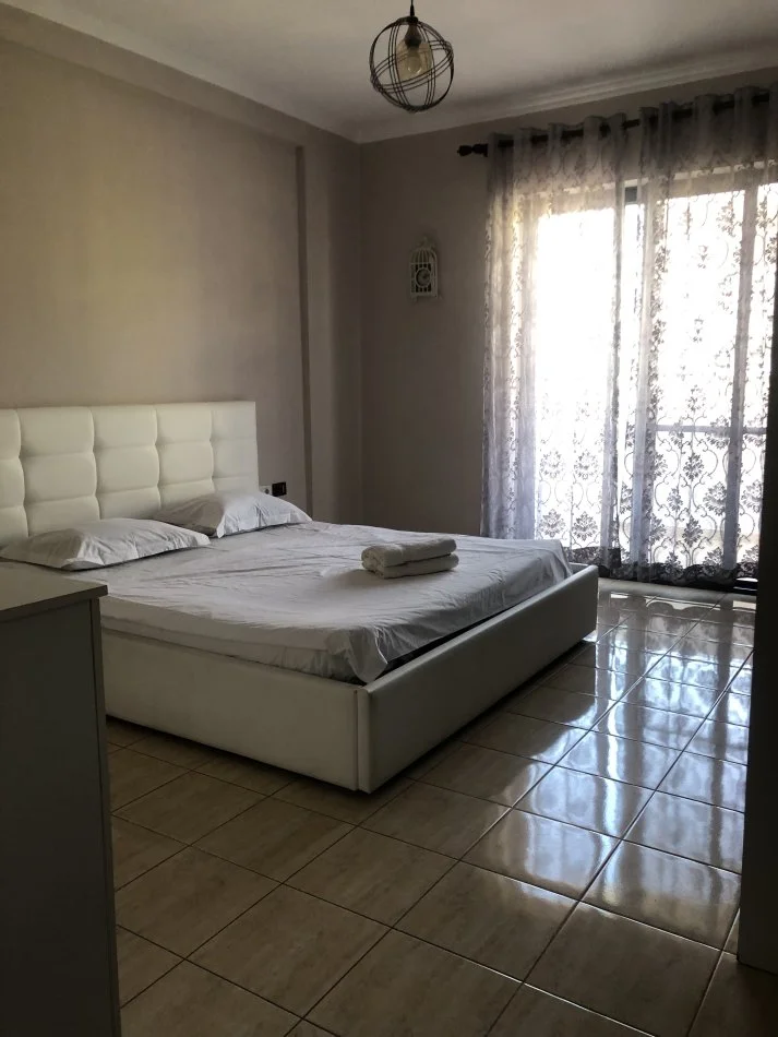 Tirane, jepet me qera apartament 1+1+Ballkon Kati 6, 70 m² 840 € (Rruga Gjon Buzuku)