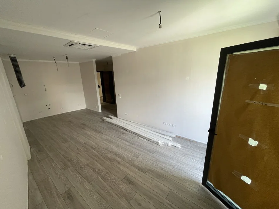 Tirane, jepet me qera apartament 2+1+Aneks+Ballkon Kati 2, 110 m² 1.200 € (Liqeni Artificial)
