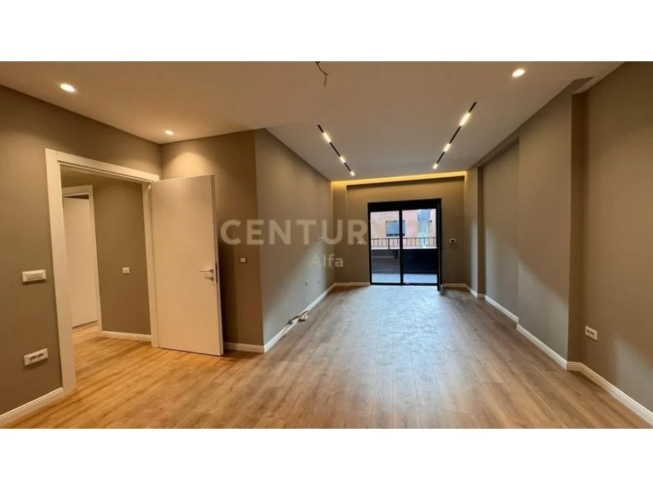 Tirane, jepet me qera apartament 1+1+Aneks+Ballkon Kati 5, 89 m² 800 € (Kompleksi xheluks)